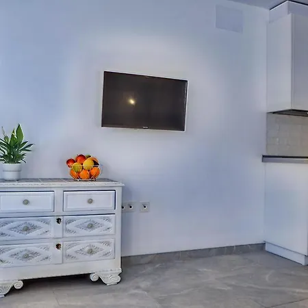 Inviting With Balcony * Cadice