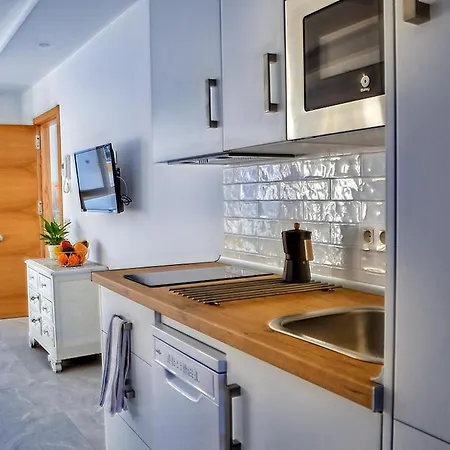 Apartment Inviting With Balcony *